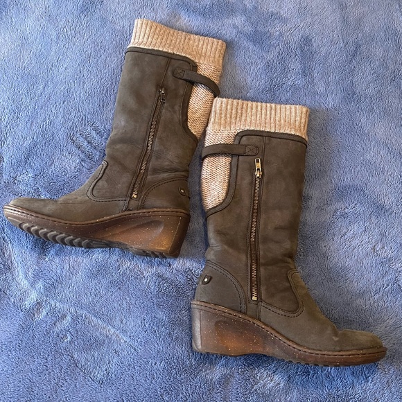 UGG Boots - Picture 2 of 9